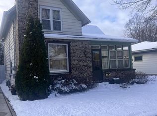 136 Tenny Ave, Waukesha, WI 53186