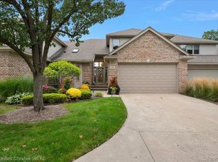 980 Sunset Dr, Waterford, MI 48328