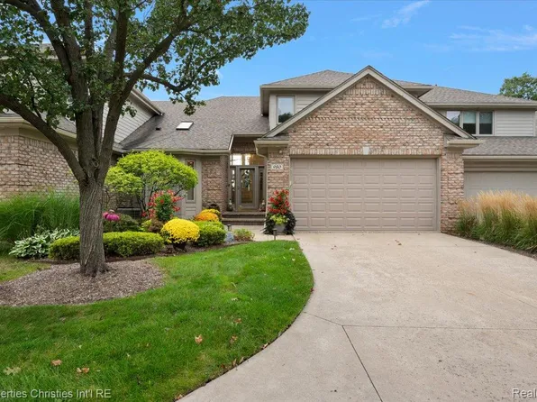 980 Sunset Dr, Waterford, MI 48328