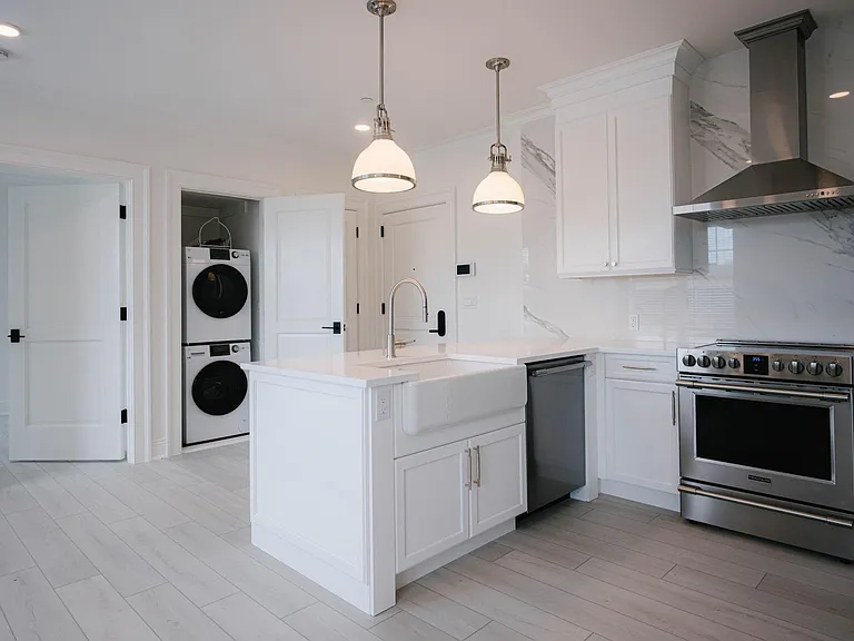 Kitchen + Washer/Dryer