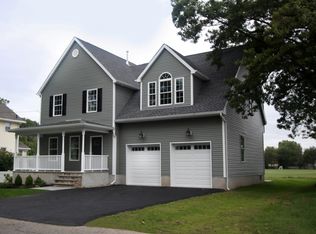 60 Mandeville Ave, Pequannock, NJ 07440