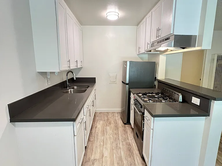 Navy Street Apartments — Photo 8