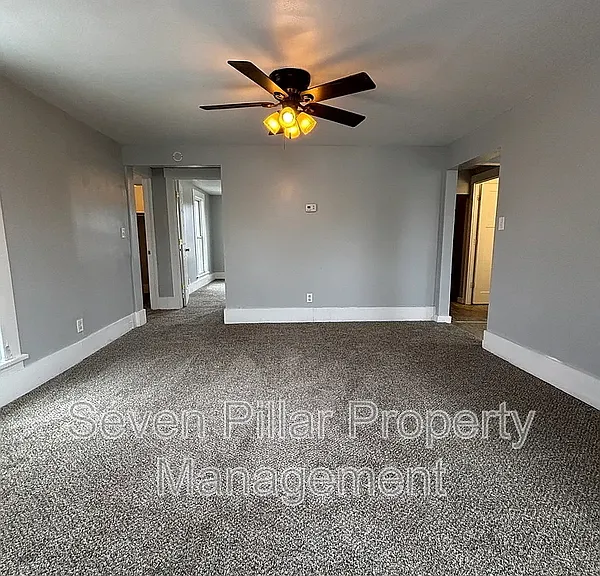 703 E 4th St — Photo 4