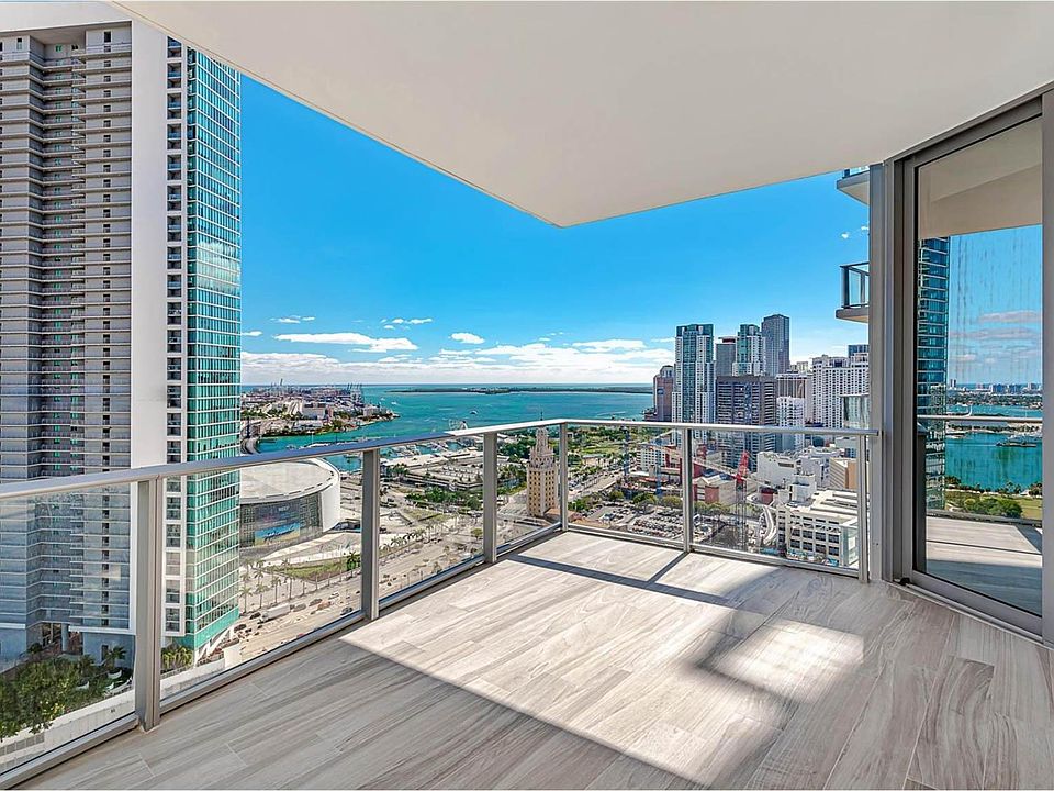 1st image of 851 NE 1st Ave #3015