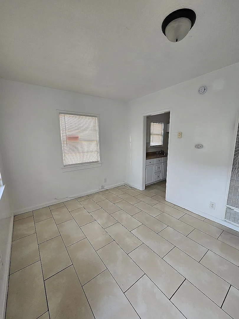 Photo 1 of 12 - 359-361 N Wateka St - San Jacinto, CA Primary Photo - 359-361 N Wateka St