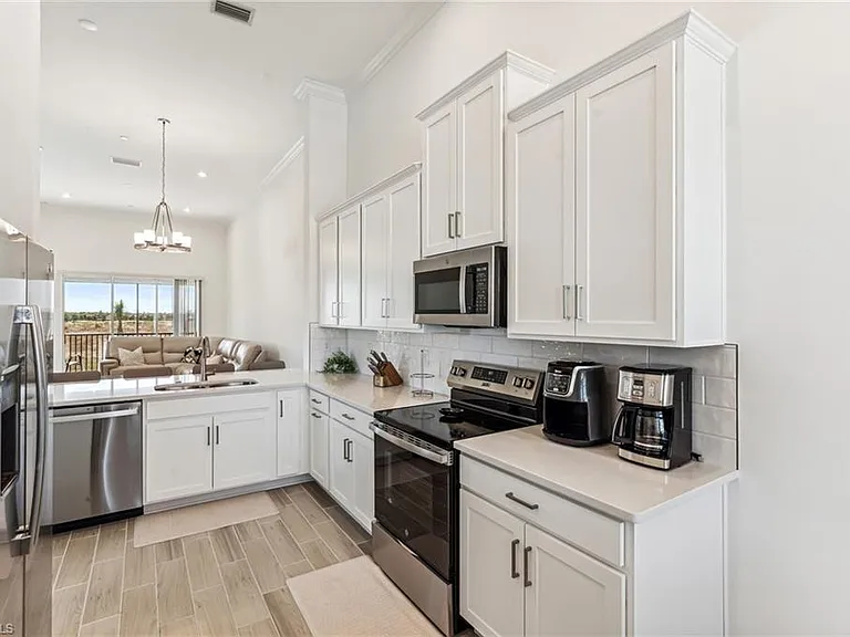 11801 Venetian Lagoon Dr — Photo 8