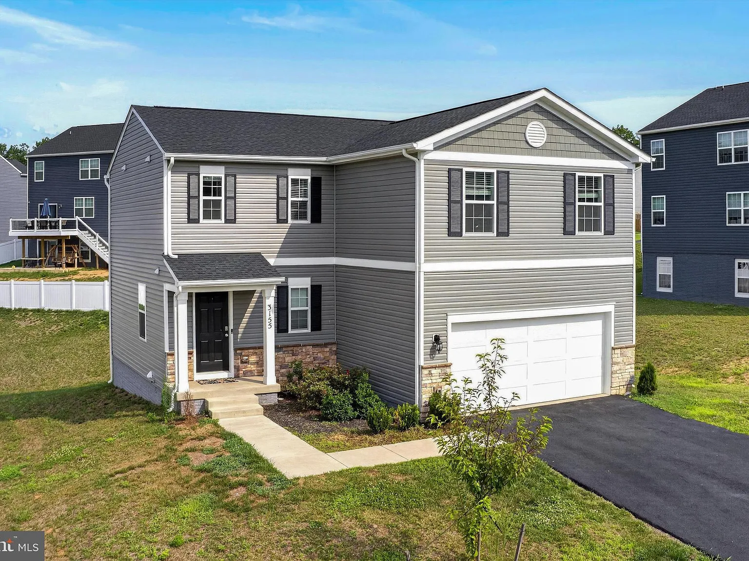 4 bed, 3.5 bath, 2855 sqft, $3,000 — Photo 2