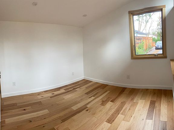 4th image of 2050A Harvard St