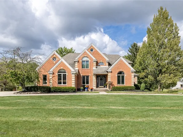 37520 Eagle Nest Dr, Grafton, OH 44044