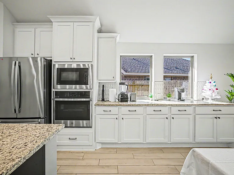 5610 Vintage Oaks Ln — Photo 25
