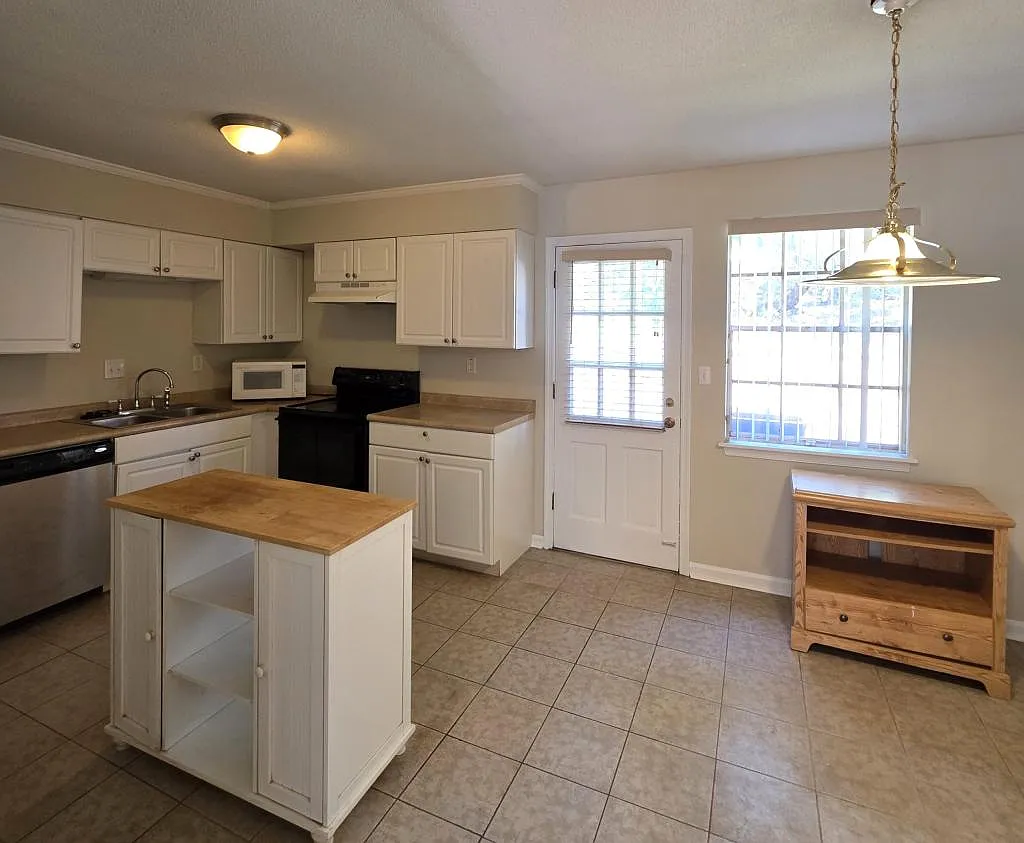 1002 Willow Dr, Unit#81 — Photo 4