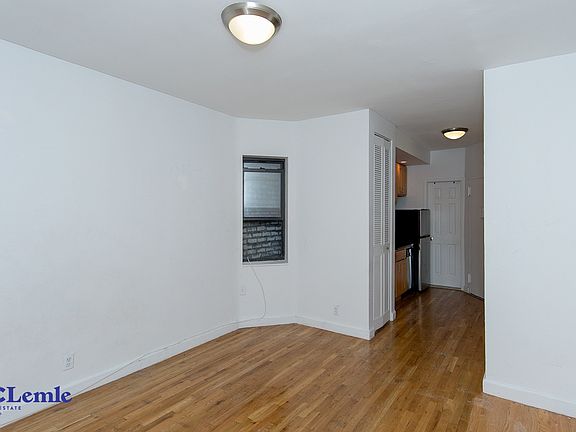 3rd image of 218 E 81st St APT 4D