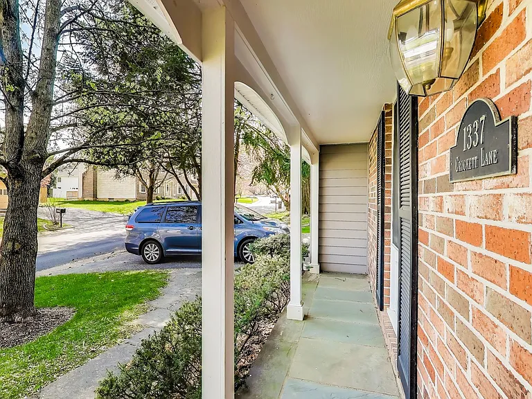 1337 Crockett Ln — Photo 3