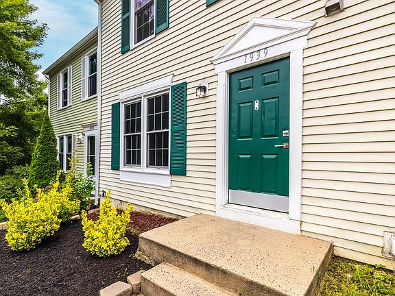 4th image of 1939 Pohick Creek Ct