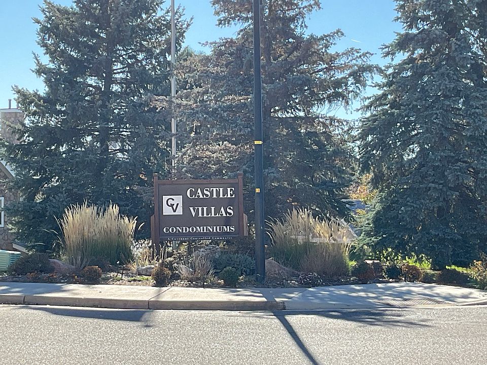 Main entrance to the condos.