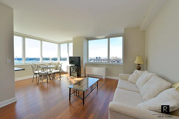 Sold by R New York | media 1