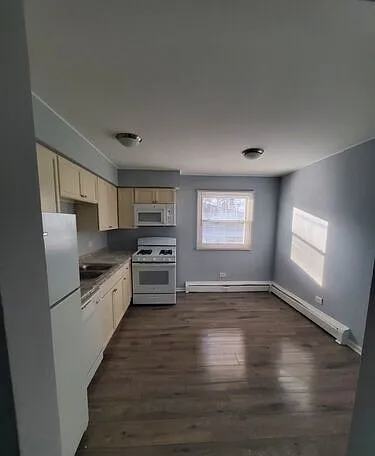2 bed, 900 sqft, $1,650 — Photo 3