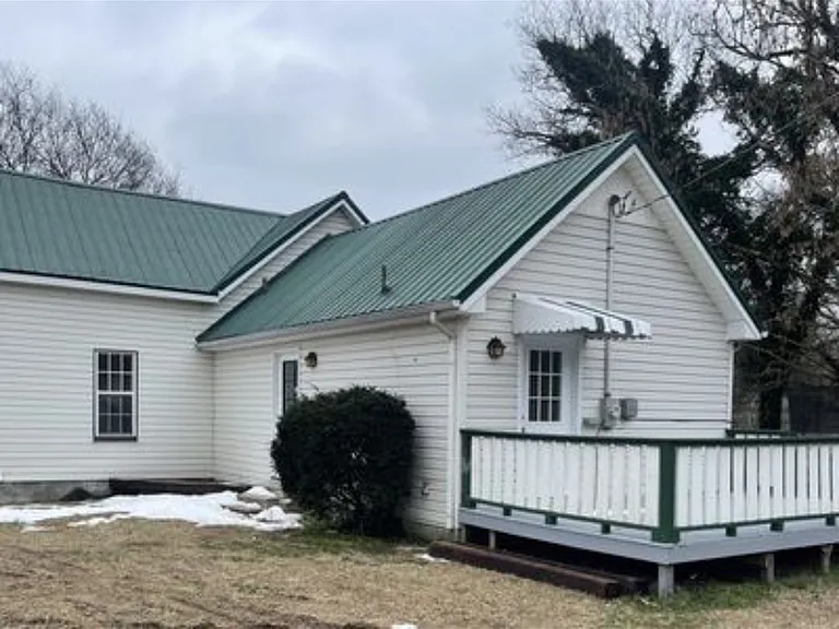 8402 Old Highway 43 — Photo 1
