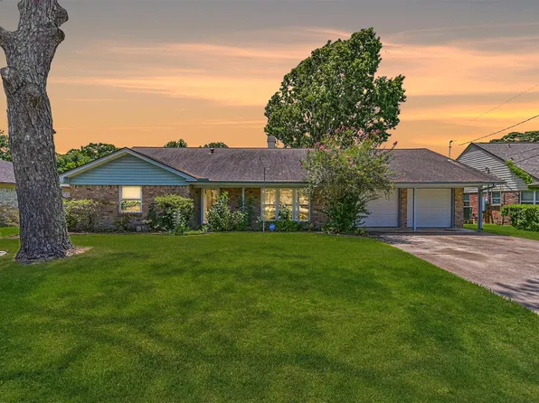 5106 Harbor Light Dr, Dickinson, TX 77539