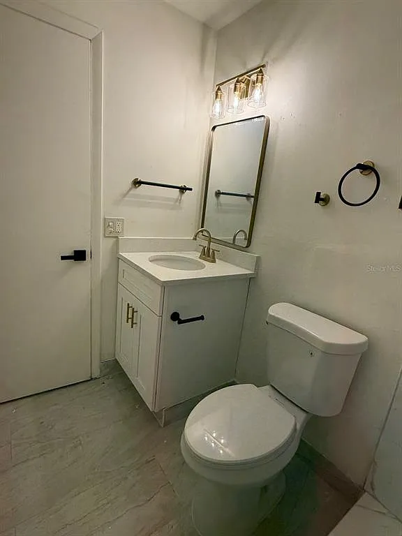 2 bed, 1.0 bath, 808 sqft, $1,550 — Photo 2