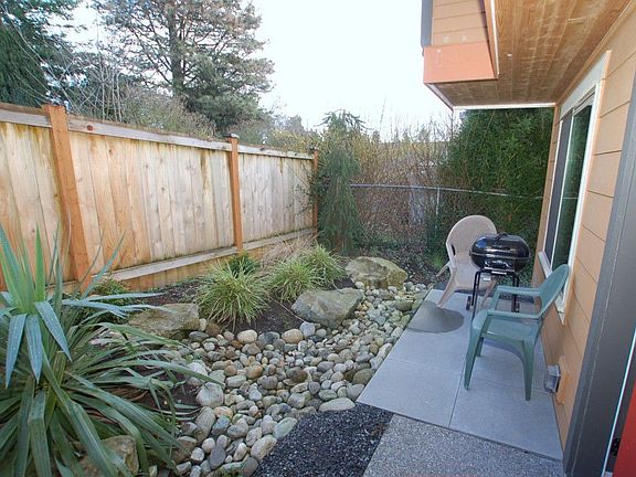 4th image of 2318 NE North St #113