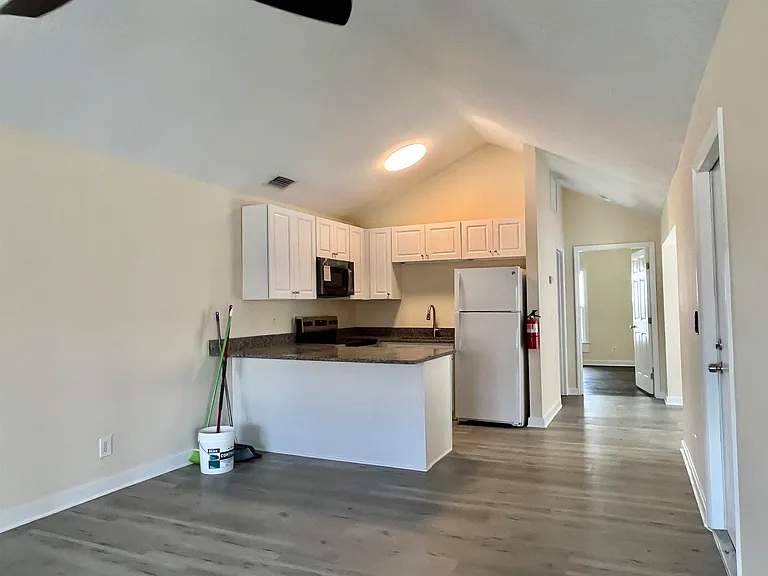 138 King St #B — Photo 3