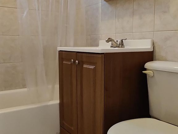4th image of 2461 Wilson Ave #1