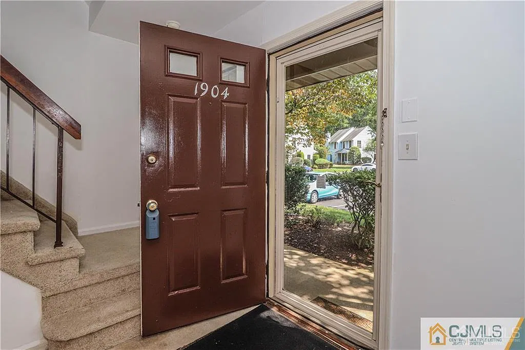 2 bed, 1.5 bath, 1232 sqft, $2,500 — Photo 4