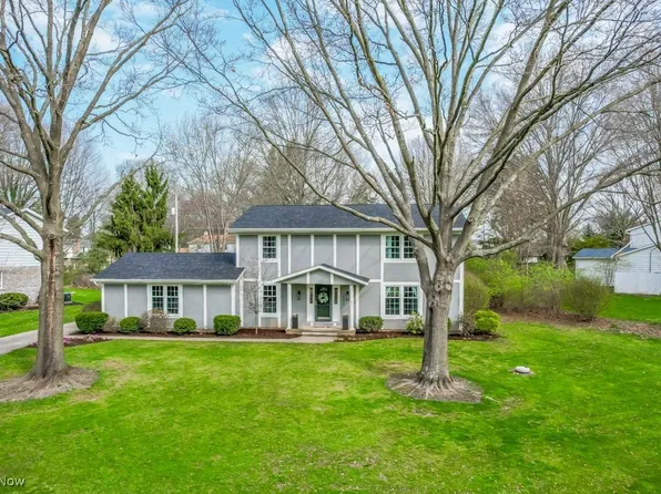 1339 Stonington Rd NW, North Canton, OH 44720