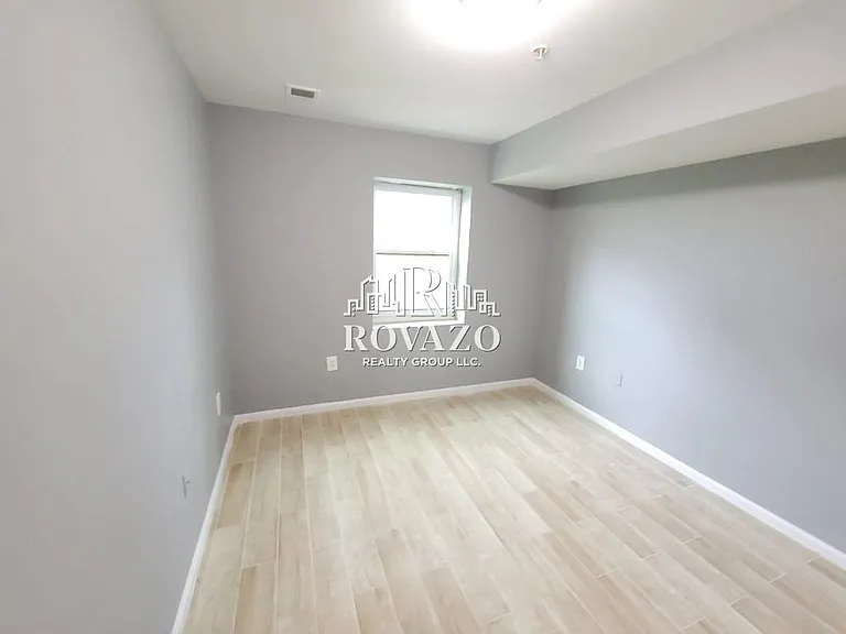 40 Wainwright St #1A — Photo 9