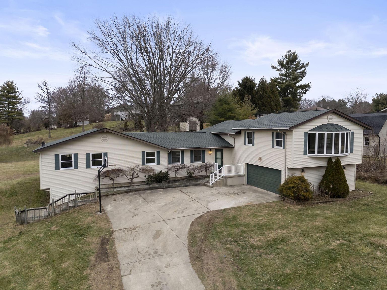 Listing photo 3 for 91 Dogwood Dr