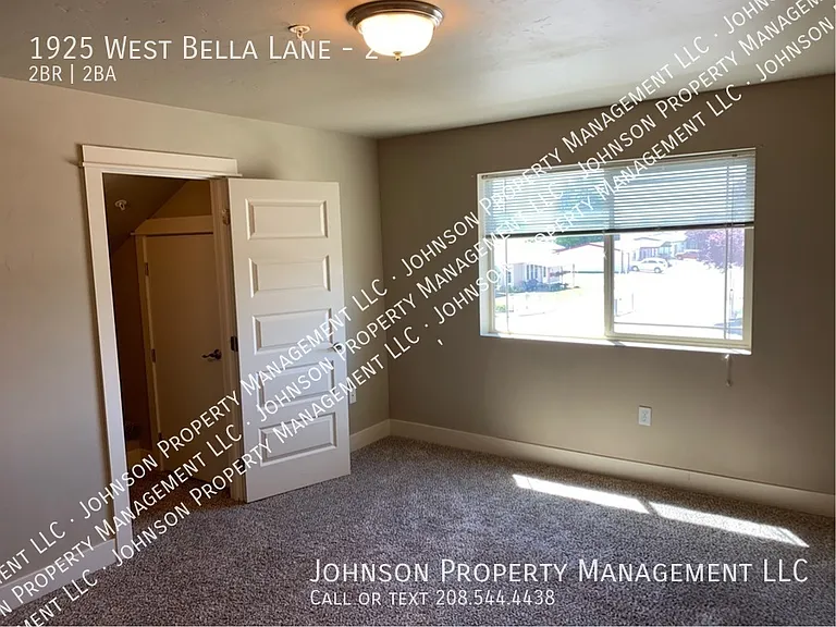 1925 W Bella Ln #2 — Photo 8