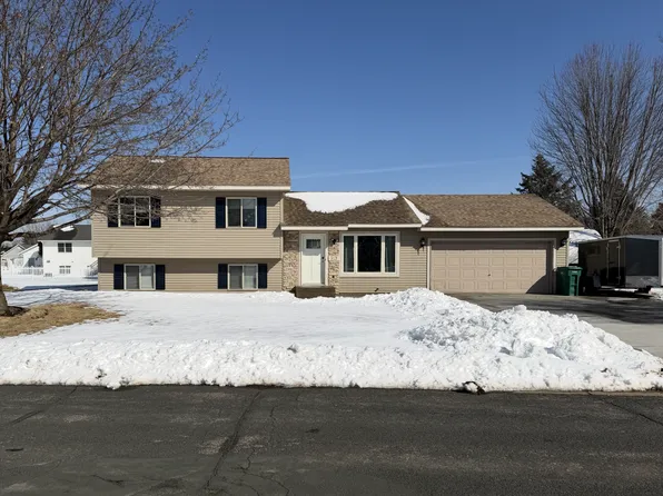 519 Sycamore Dr, New Richmond, WI 54017