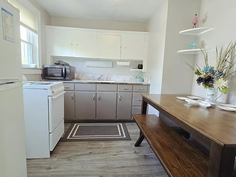 212 W F St #B — Photo 4
