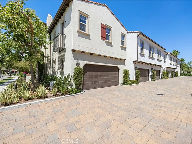 691 E Valencia St — Photo 27