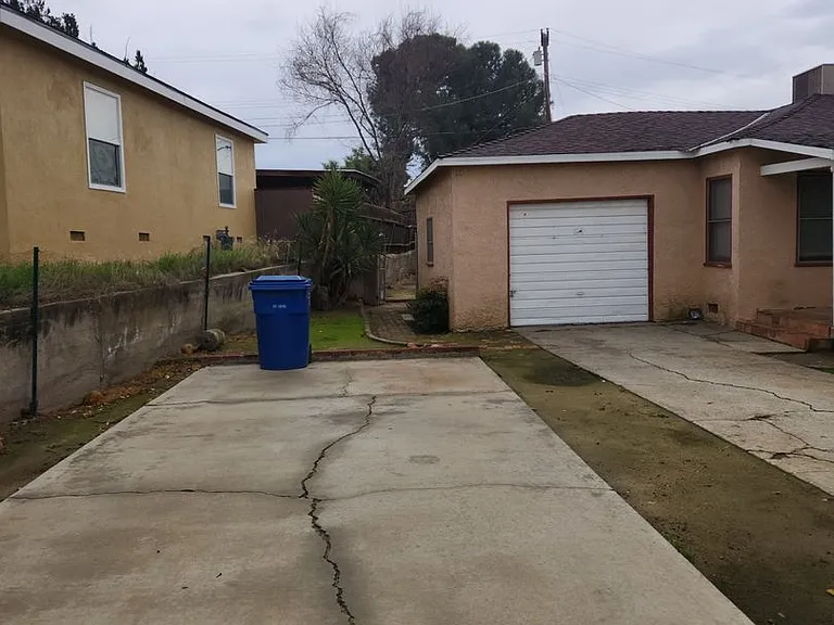 2231 Elton Ave — Photo 4