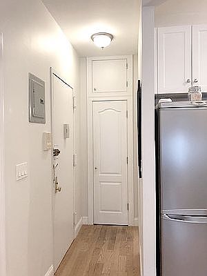 4th image of 240 W 101st St #5