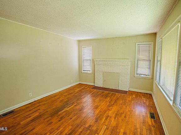 3rd image of 2208 Barker Ave