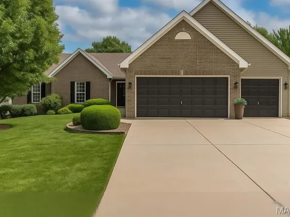 4081 Stonecroft Dr, Saint Charles, MO 63304