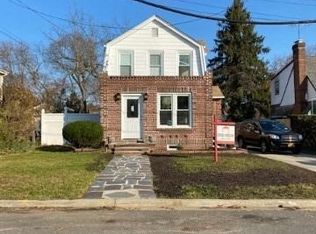 5 Rhodes Ln, West Hempstead, NY 11552