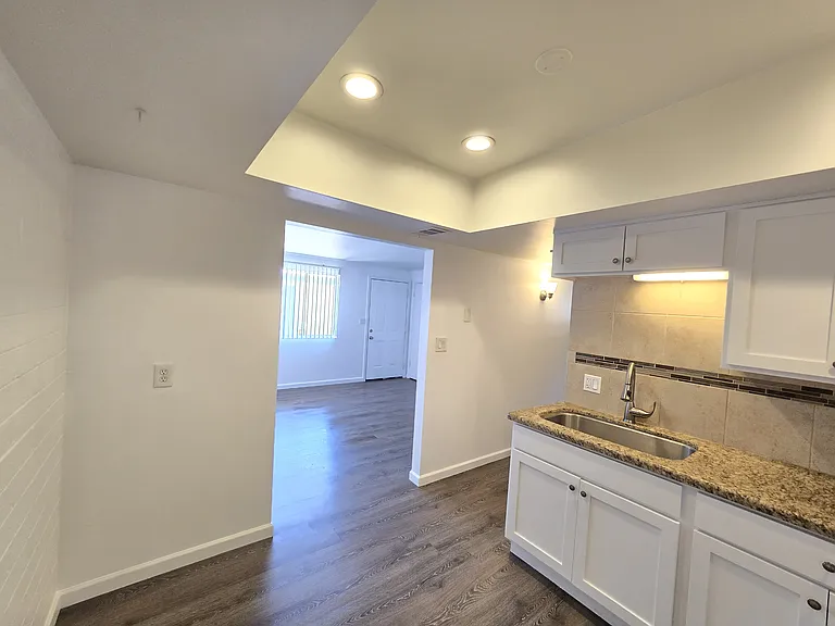 524 W Malibu Dr #4 — Photo 7