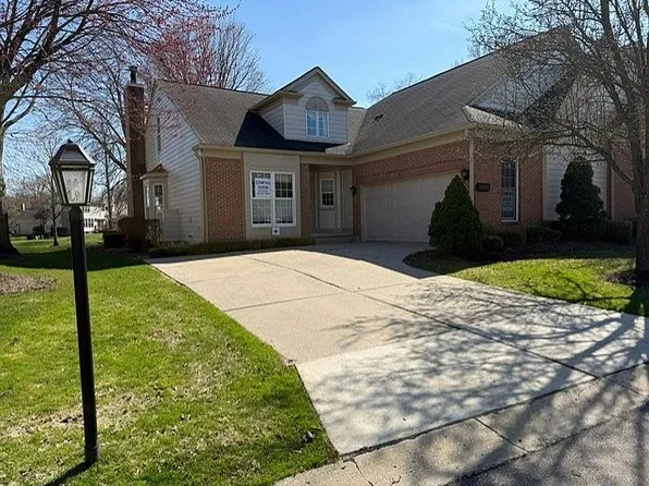 39705 Muirfield Ln, Northville, MI 48168