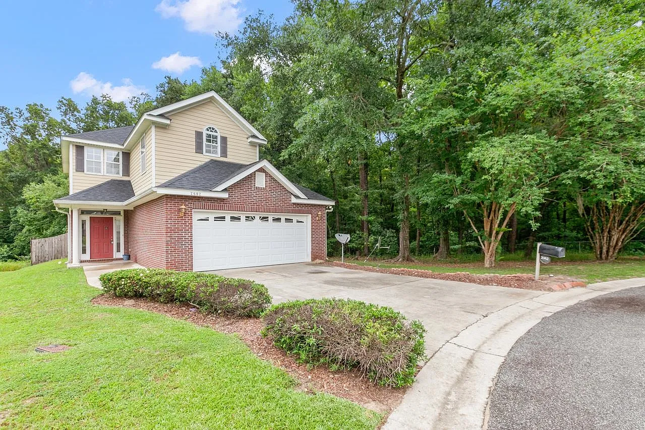 3 bed, 2.5 bath, 1687 sqft, $2,200 — Photo 1