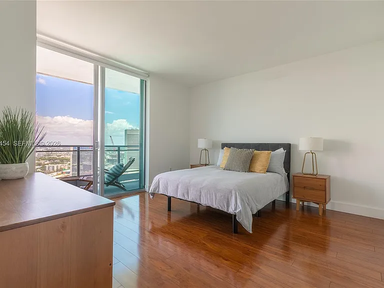 90 SW 3rd St #3806 — Photo 9