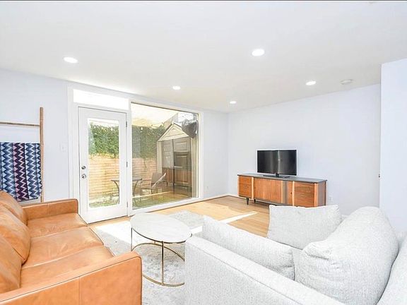 3rd image of 615 Kipling St APT 9