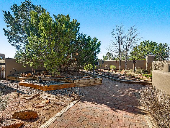 2nd image of 42 Estambre Rd