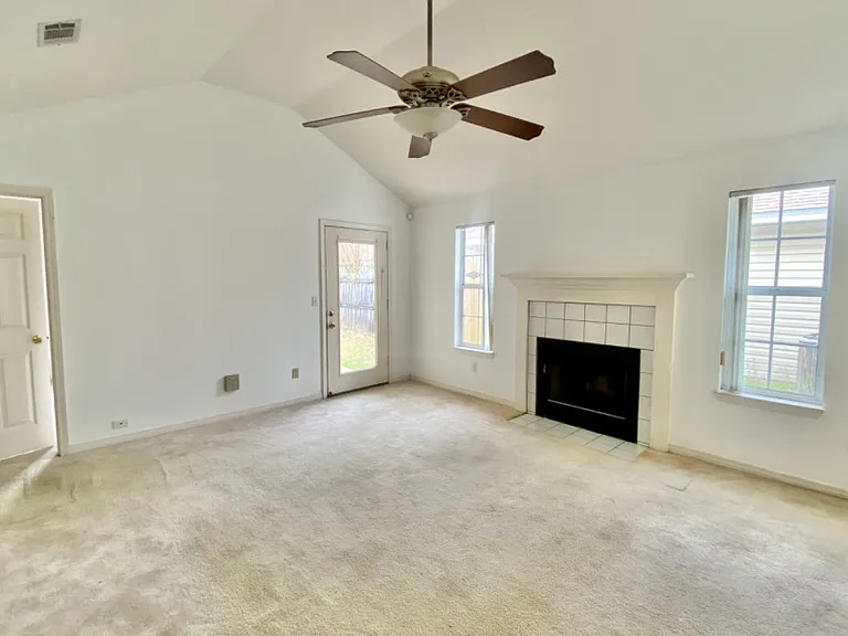 1914 Summer Hills Ln — Photo 8