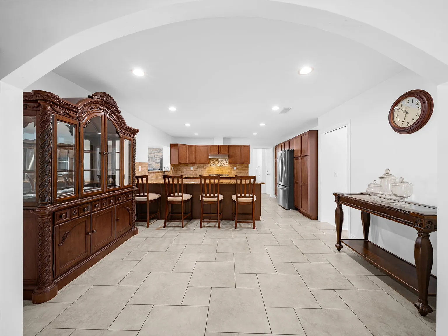 4 bed, 3485 sqft, $5,000 — Photo 2