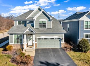 28W774 Ray St, Warrenville, IL 60555