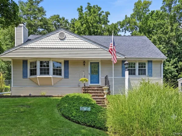 15 Gaines Place, Huntington, NY 11743